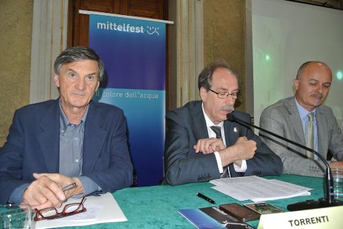 Federico Rossi (Presidente Mittelfest), Gianni Torrenti (assessore regionale Cultura) e Stefano Calabretto (direttore artistico Mittelfest) – Trieste 10/07/2015